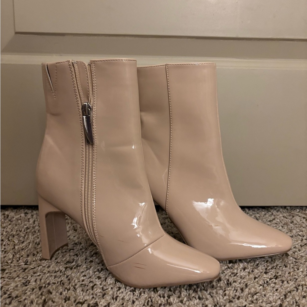 Qupid Glossy Nude Heeled Boots